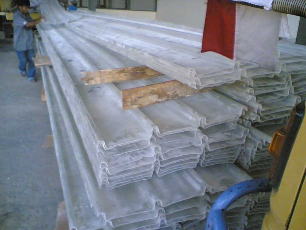 tampak-depan-atap-transparan-fiberglass-tangerang