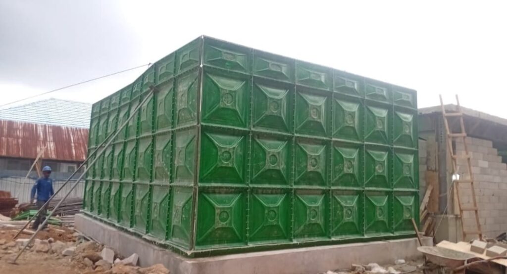 pabrik-tangki-panel-fiberglass-roof-tank-custom-tangerang-warna-hijau