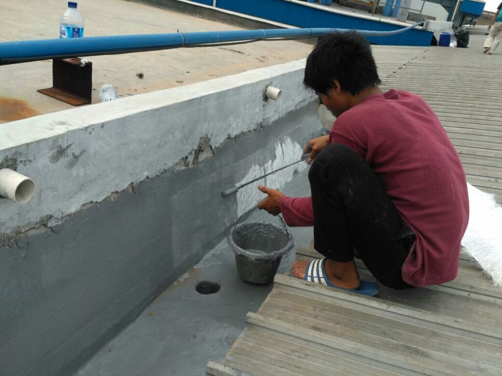 proses-perbaikan-talang-bocor-pabrik-tangerang